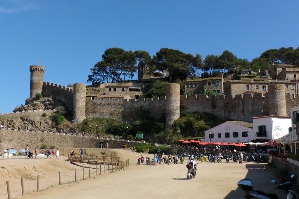 Замок Тосса Де Мар